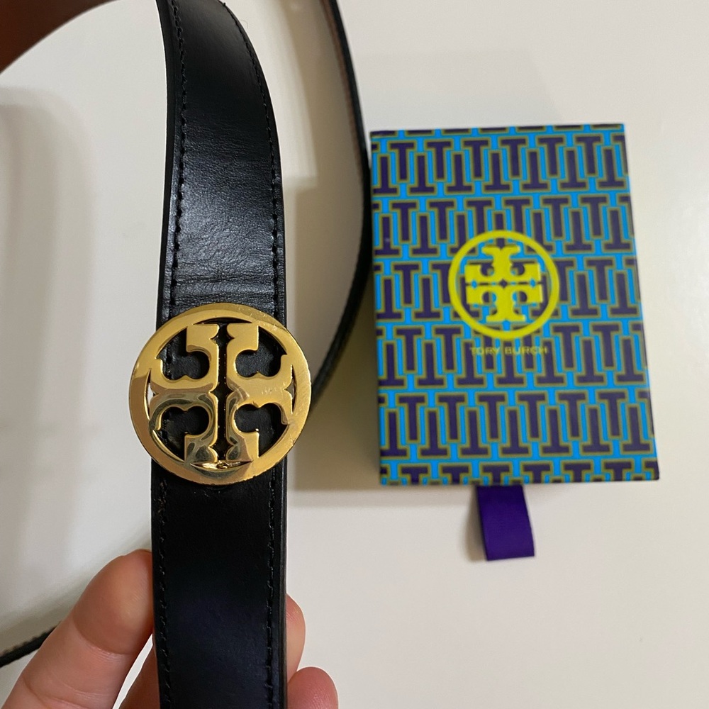 Tory Burch Belt: Reversible black and brown.